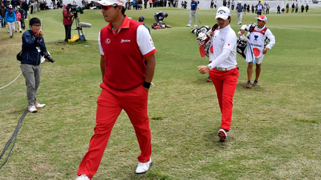 Spain leads after windy 1st round of World Cup